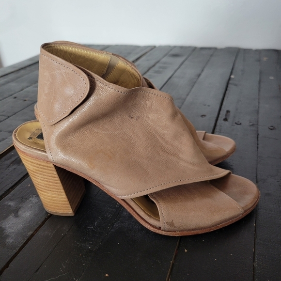 Steven by Steve Madden Tan Beige Leather Criss Cross Peep Toe Heels Women's 6.5 - Picture 1 of 11